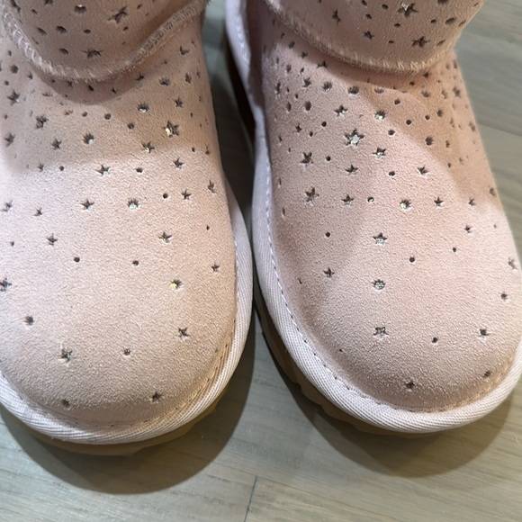 Never Worn Stargirl Classic Mini II Bow Uggs Size 12 - Picture 5 of 5